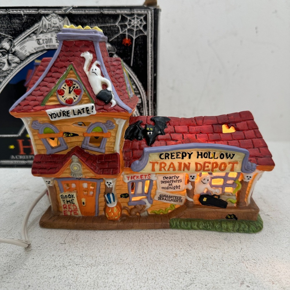 VTG Creepy Hollow Limited Ed Train Depot Halloween Village House & Figures WORKS - Picture 15 of 16